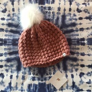 Chunky Pom beanie in rosebloom